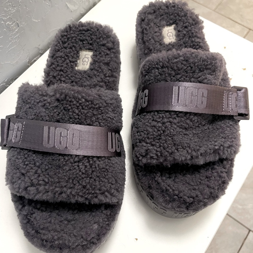 UGG women’s fluffita sandals